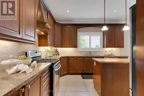 1828 Badgley Court, Oshawa (Taunton), ON - Indoor Photo Showing Kitchen With Upgraded Kitchen