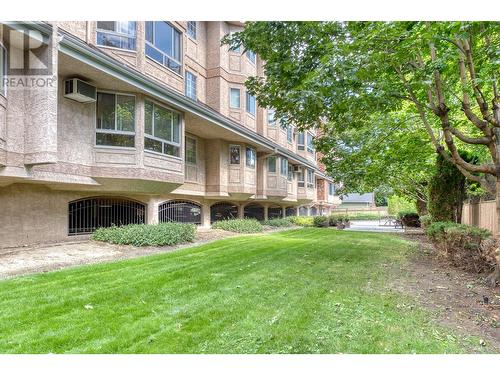 945 Lawrence Avenue Unit# 104, Kelowna, BC - Outdoor