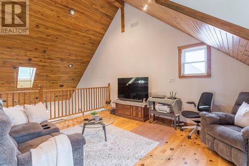 3404 Base Line, Otonabee-South Monaghan, ON - Indoor Photo Showing Living Room