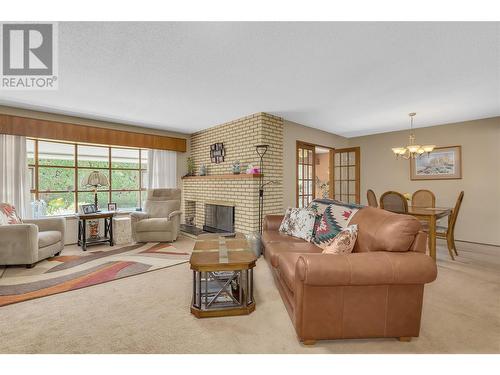 986 Nassau Crescent, Kelowna, BC - Indoor Photo Showing Living Room With Fireplace