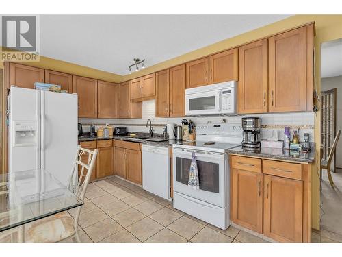 986 Nassau Crescent, Kelowna, BC - Indoor Photo Showing Kitchen With Double Sink