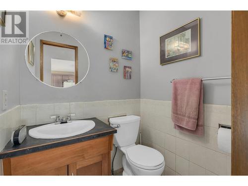 986 Nassau Crescent, Kelowna, BC - Indoor Photo Showing Bathroom