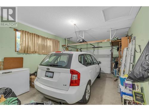 986 Nassau Crescent, Kelowna, BC - Indoor Photo Showing Garage