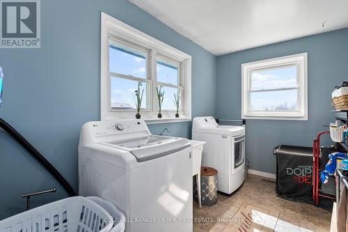 1076 Sandringham Road, Kawartha Lakes, ON - Indoor Photo Showing Laundry Room