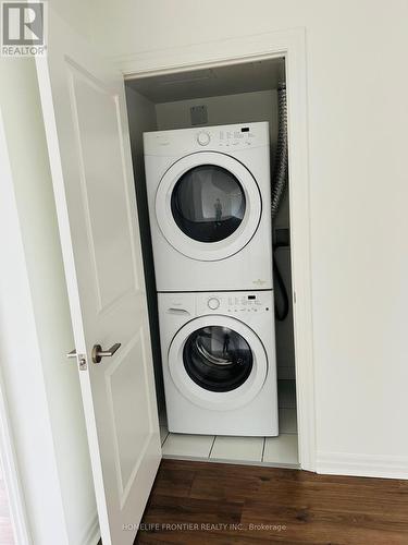 203 - 2015 Sheppard Avenue E, Toronto (Henry Farm), ON - Indoor Photo Showing Laundry Room