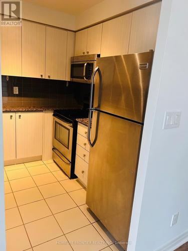 203 - 2015 Sheppard Avenue E, Toronto (Henry Farm), ON - Indoor Photo Showing Kitchen