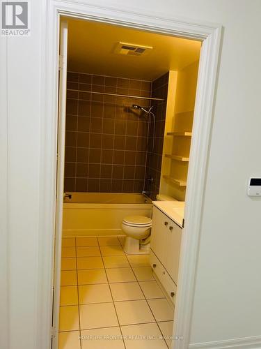 203 - 2015 Sheppard Avenue E, Toronto, ON - Indoor Photo Showing Bathroom