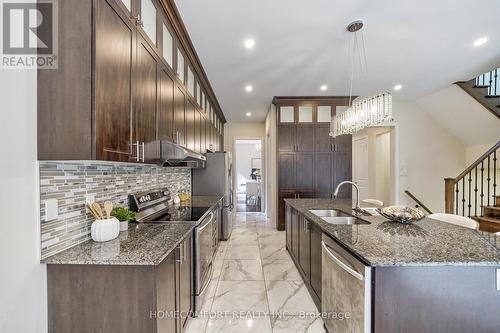 99 Mitchell Place, Newmarket, ON - Indoor Photo Showing Kitchen With Double Sink With Upgraded Kitchen