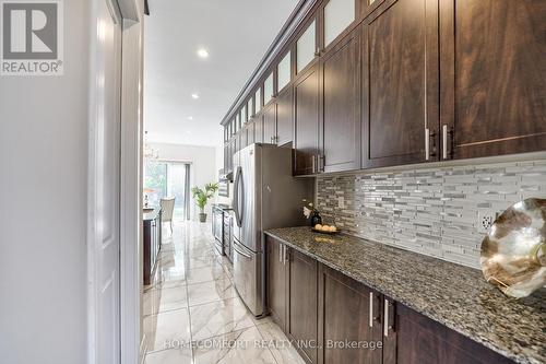 99 Mitchell Place, Newmarket, ON - Indoor Photo Showing Kitchen