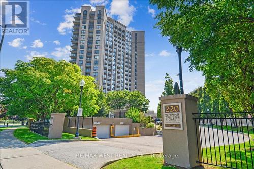 Th#111 - 220 Forum Drive, Mississauga, ON - Outdoor With Facade