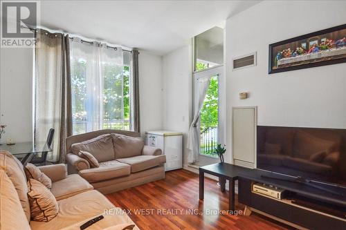 Th#111 - 220 Forum Drive, Mississauga (Hurontario), ON - Indoor Photo Showing Living Room