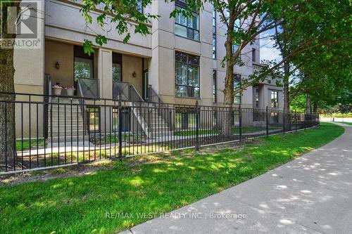 Th#111 - 220 Forum Drive, Mississauga (Hurontario), ON - Outdoor