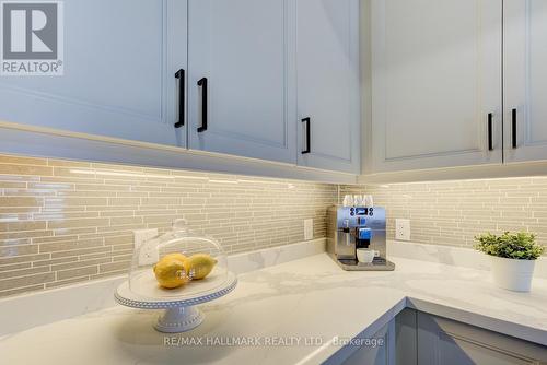 231 - 3905 Major Mackenzie Drive, Vaughan (Vellore Village), ON - Indoor Photo Showing Kitchen