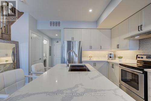 231 - 3905 Major Mackenzie Drive, Vaughan, ON - Indoor Photo Showing Kitchen With Double Sink With Upgraded Kitchen