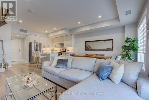 231 - 3905 Major Mackenzie Drive, Vaughan (Vellore Village), ON - Indoor Photo Showing Living Room