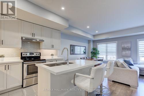 231 - 3905 Major Mackenzie Drive, Vaughan, ON - Indoor Photo Showing Kitchen With Upgraded Kitchen