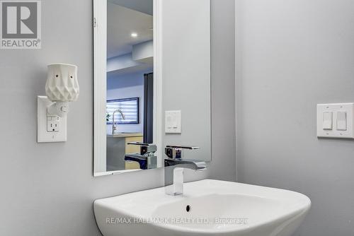 231 - 3905 Major Mackenzie Drive, Vaughan, ON - Indoor Photo Showing Bathroom