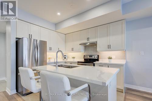 231 - 3905 Major Mackenzie Drive, Vaughan (Vellore Village), ON - Indoor Photo Showing Kitchen With Double Sink With Upgraded Kitchen