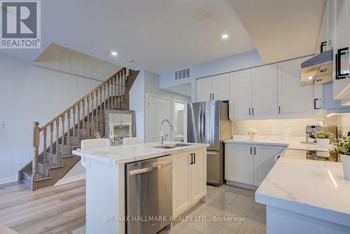 231 - 3905 Major Mackenzie Drive, Vaughan, ON - Indoor Photo Showing Kitchen With Double Sink With Upgraded Kitchen