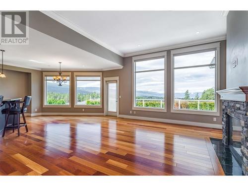 1102 Hume Avenue, Kelowna, BC - Indoor