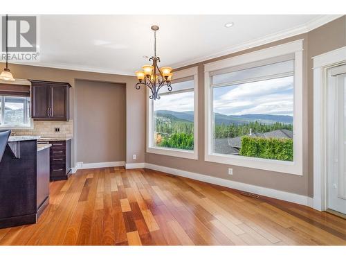 1102 Hume Avenue, Kelowna, BC - Indoor Photo Showing Kitchen