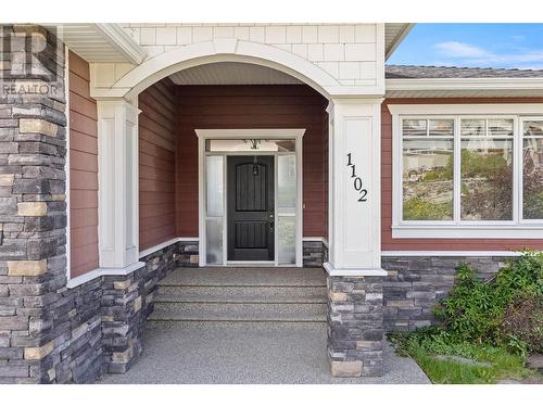 1102 Hume Avenue, Kelowna, BC - Outdoor