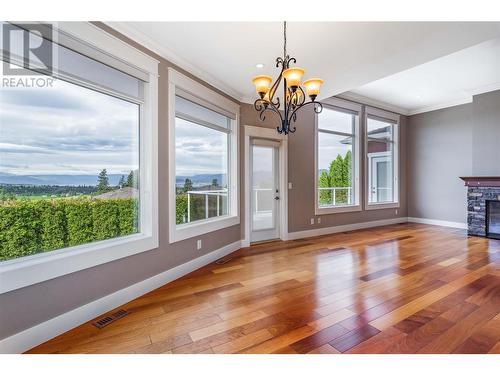 1102 Hume Avenue, Kelowna, BC - Indoor With Fireplace