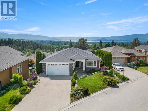 1102 Hume Avenue, Kelowna, BC - Outdoor With Facade