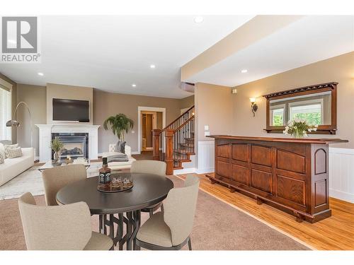 1102 Hume Avenue, Kelowna, BC - Indoor Photo Showing Living Room With Fireplace