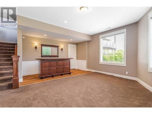 1102 Hume Avenue, Kelowna, BC - Indoor Photo Showing Other Room