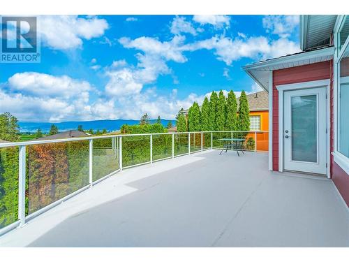 1102 Hume Avenue, Kelowna, BC - Outdoor