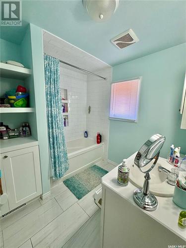 243 20Th Street E, Prince Albert, SK - Indoor Photo Showing Bathroom