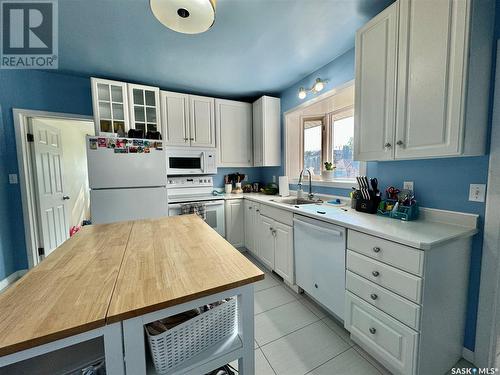 243 20Th Street E, Prince Albert, SK - Indoor Photo Showing Kitchen With Double Sink