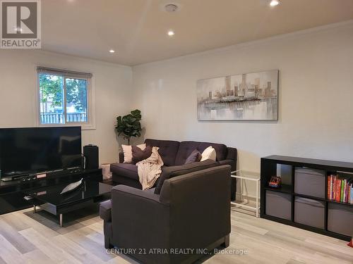 124 - 45 Hansen Road N, Brampton, ON - Indoor Photo Showing Living Room