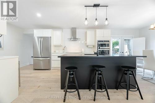 136 Boxley Road, Burlington, ON - Indoor Photo Showing Kitchen With Upgraded Kitchen