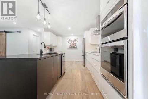 136 Boxley Road, Burlington, ON - Indoor Photo Showing Kitchen