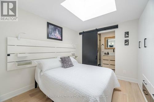 136 Boxley Road, Burlington, ON - Indoor Photo Showing Bedroom