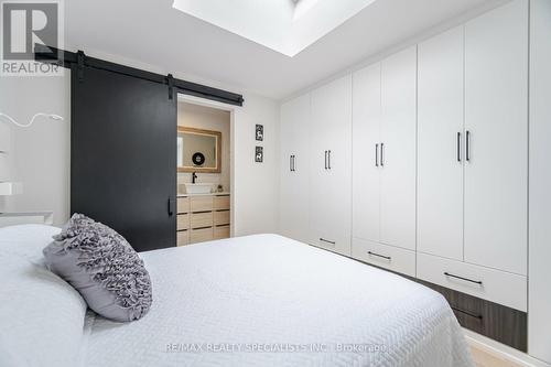 136 Boxley Road, Burlington, ON - Indoor Photo Showing Bedroom