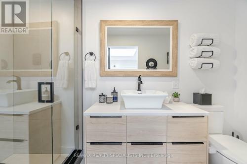 136 Boxley Road, Burlington, ON - Indoor Photo Showing Bathroom