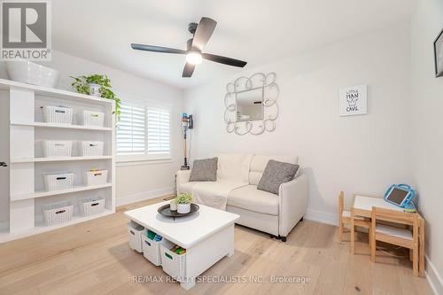 136 Boxley Road, Burlington, ON - Indoor Photo Showing Living Room