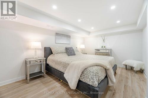 136 Boxley Road, Burlington, ON - Indoor Photo Showing Bedroom