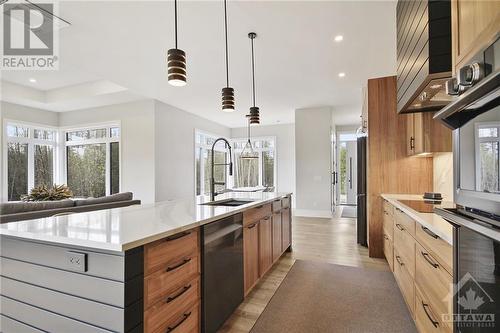 7433 Dwyer Hill Road, Ottawa, ON - Indoor Photo Showing Kitchen With Upgraded Kitchen