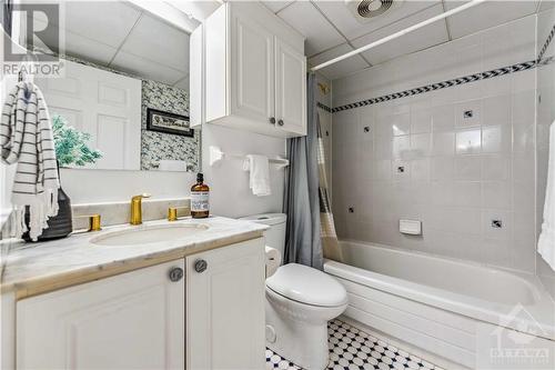 3105 Carling Avenue Unit#B-1, Ottawa, ON - Indoor Photo Showing Bathroom