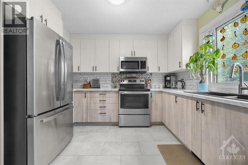 3603 Aladdin Lane, Ottawa, ON - Indoor Photo Showing Kitchen