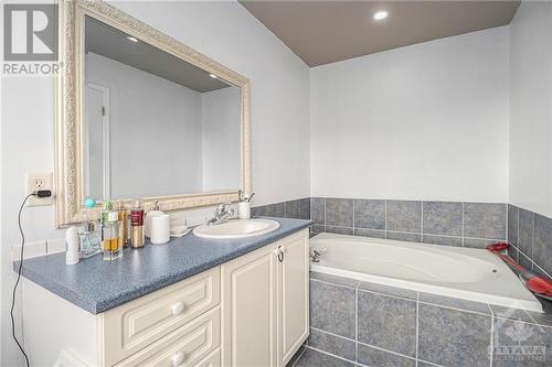 544 Chardonnay Drive, Ottawa, ON - Indoor Photo Showing Bathroom