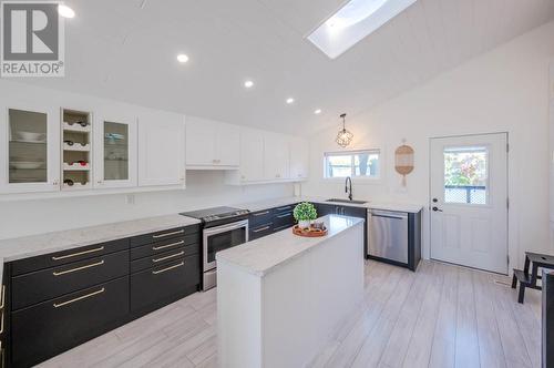 9504 Hummingbird Lane, Osoyoos, BC - Indoor Photo Showing Kitchen