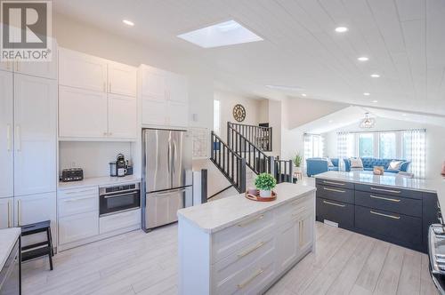 9504 Hummingbird Lane, Osoyoos, BC - Indoor Photo Showing Kitchen With Upgraded Kitchen