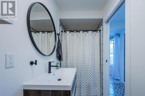 9504 Hummingbird Lane, Osoyoos, BC - Indoor Photo Showing Bathroom