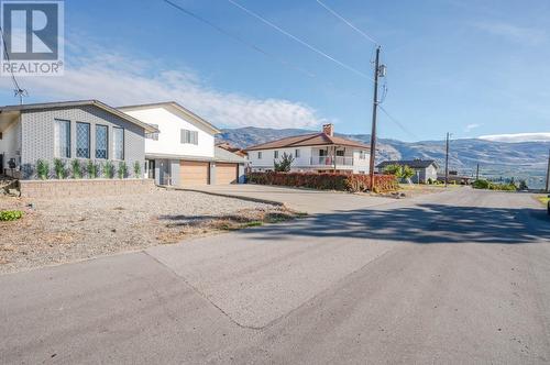 9504 Hummingbird Lane, Osoyoos, BC - Outdoor