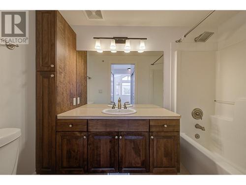 3996 Beach Avenue Unit# 313, Peachland, BC - Indoor Photo Showing Bathroom